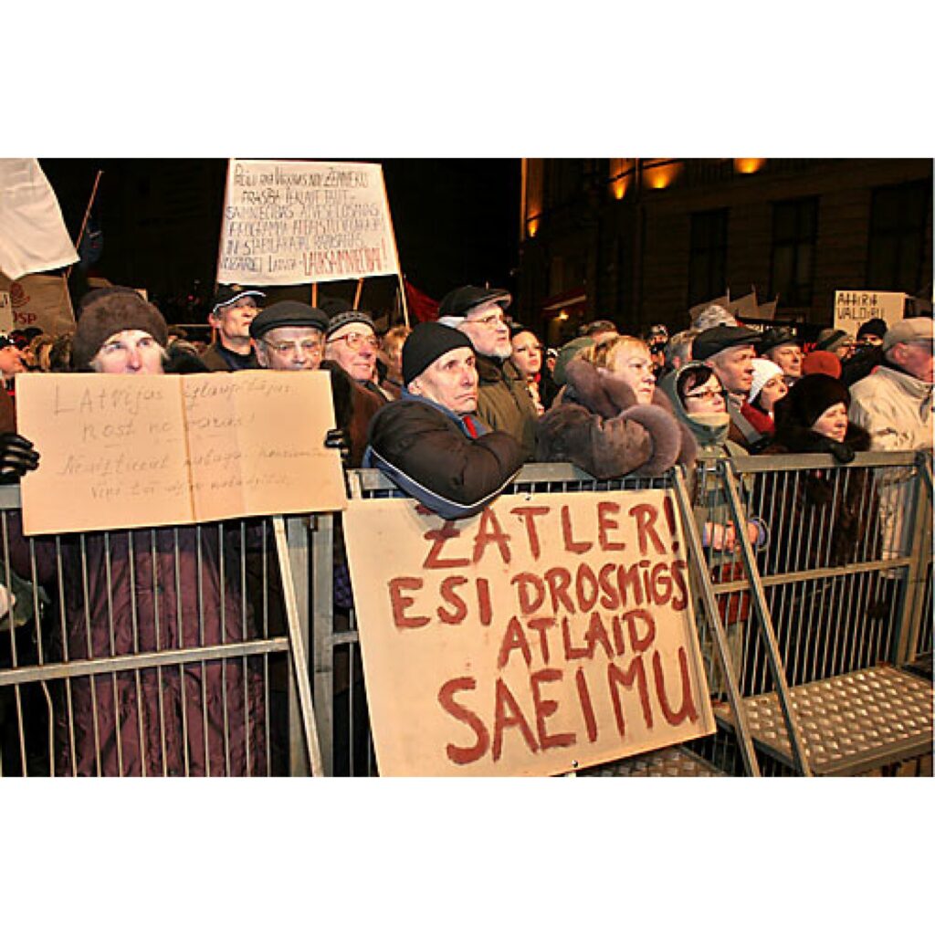 Jau rīt, 14. janvārī, informēsim par protesta akcijas dalībnieku redzēto un dzirdēto pasākuma laikā, kā arī pēc tā. Šobrīd piedāvājam mūsu Zemgales kolēģu sagatavoto fotoreportāžu.