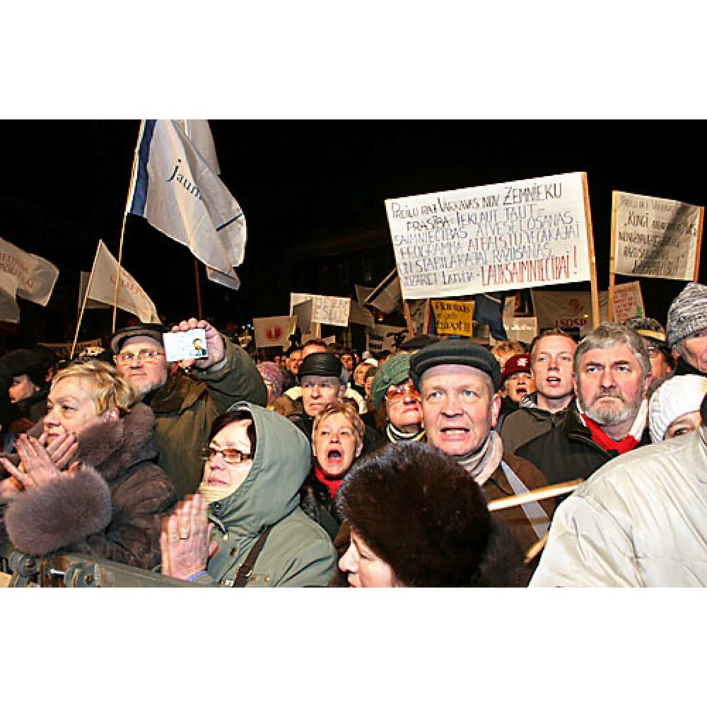 Jau rīt, 14. janvārī, informēsim par protesta akcijas dalībnieku redzēto un dzirdēto pasākuma laikā, kā arī pēc tā. Šobrīd piedāvājam mūsu Zemgales kolēģu sagatavoto fotoreportāžu.