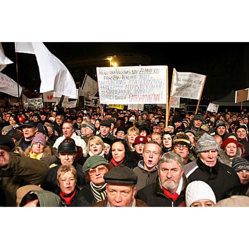 Jau rīt, 14. janvārī, informēsim par protesta akcijas dalībnieku redzēto un dzirdēto pasākuma laikā, kā arī pēc tā. Šobrīd piedāvājam mūsu Zemgales kolēģu sagatavoto fotoreportāžu.