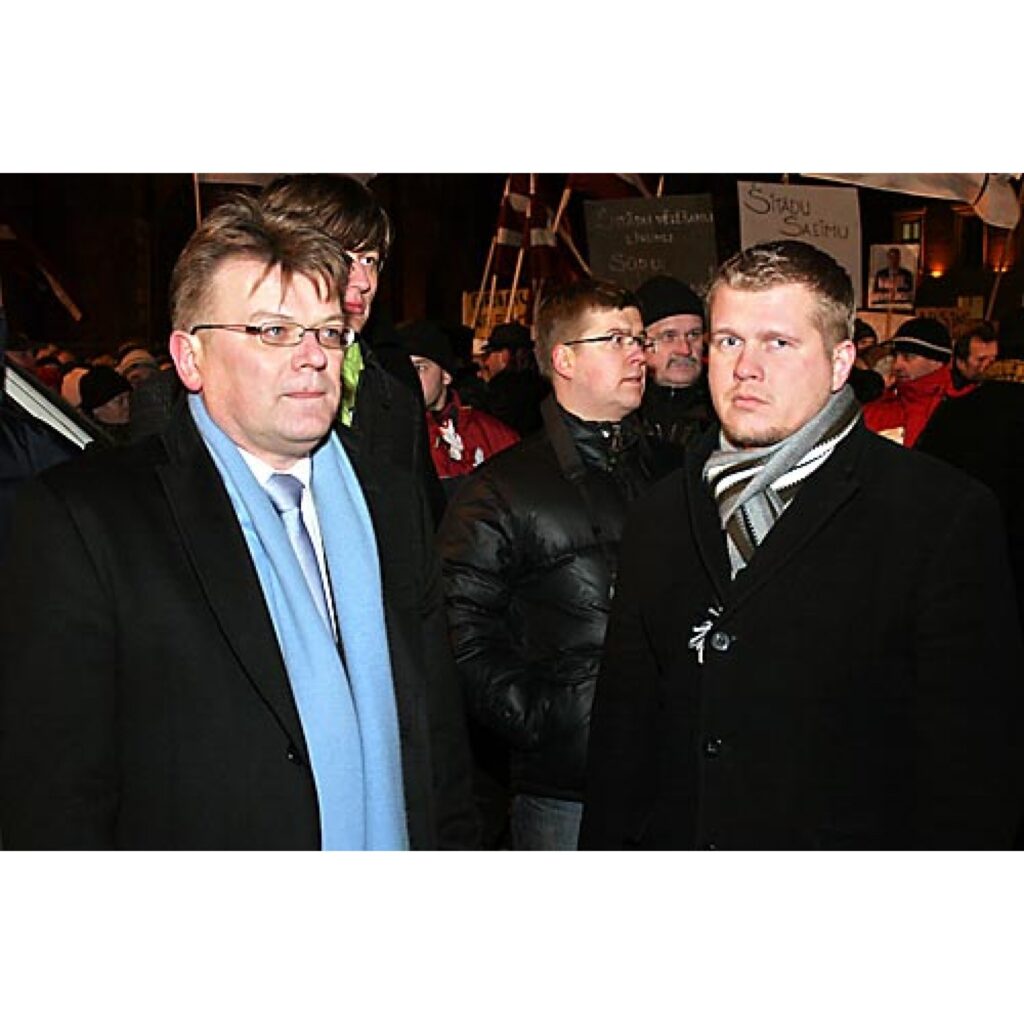 Jau rīt, 14. janvārī, informēsim par protesta akcijas dalībnieku redzēto un dzirdēto pasākuma laikā, kā arī pēc tā. Šobrīd piedāvājam mūsu Zemgales kolēģu sagatavoto fotoreportāžu.