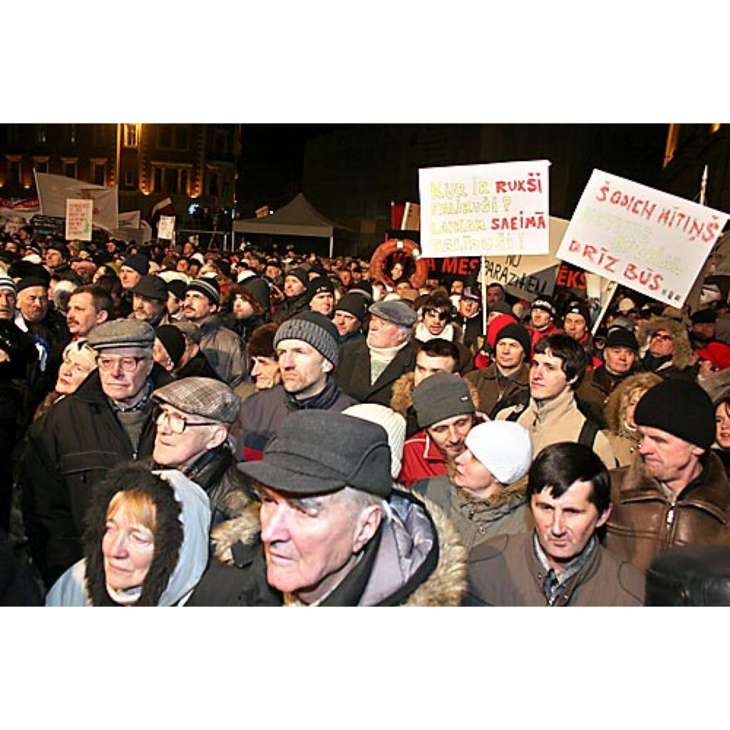 Jau rīt, 14. janvārī, informēsim par protesta akcijas dalībnieku redzēto un dzirdēto pasākuma laikā, kā arī pēc tā. Šobrīd piedāvājam mūsu Zemgales kolēģu sagatavoto fotoreportāžu.