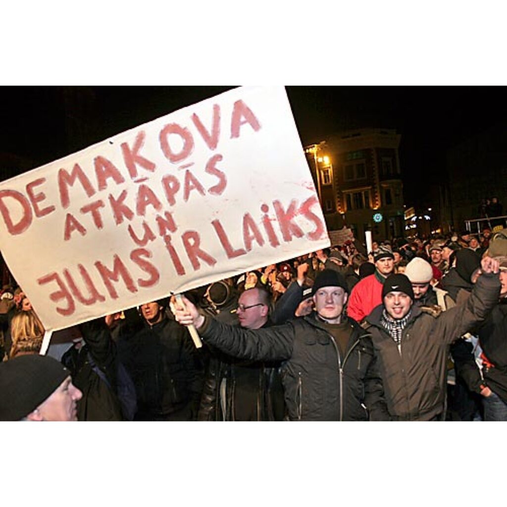 Jau rīt, 14. janvārī, informēsim par protesta akcijas dalībnieku redzēto un dzirdēto pasākuma laikā, kā arī pēc tā. Šobrīd piedāvājam mūsu Zemgales kolēģu sagatavoto fotoreportāžu.