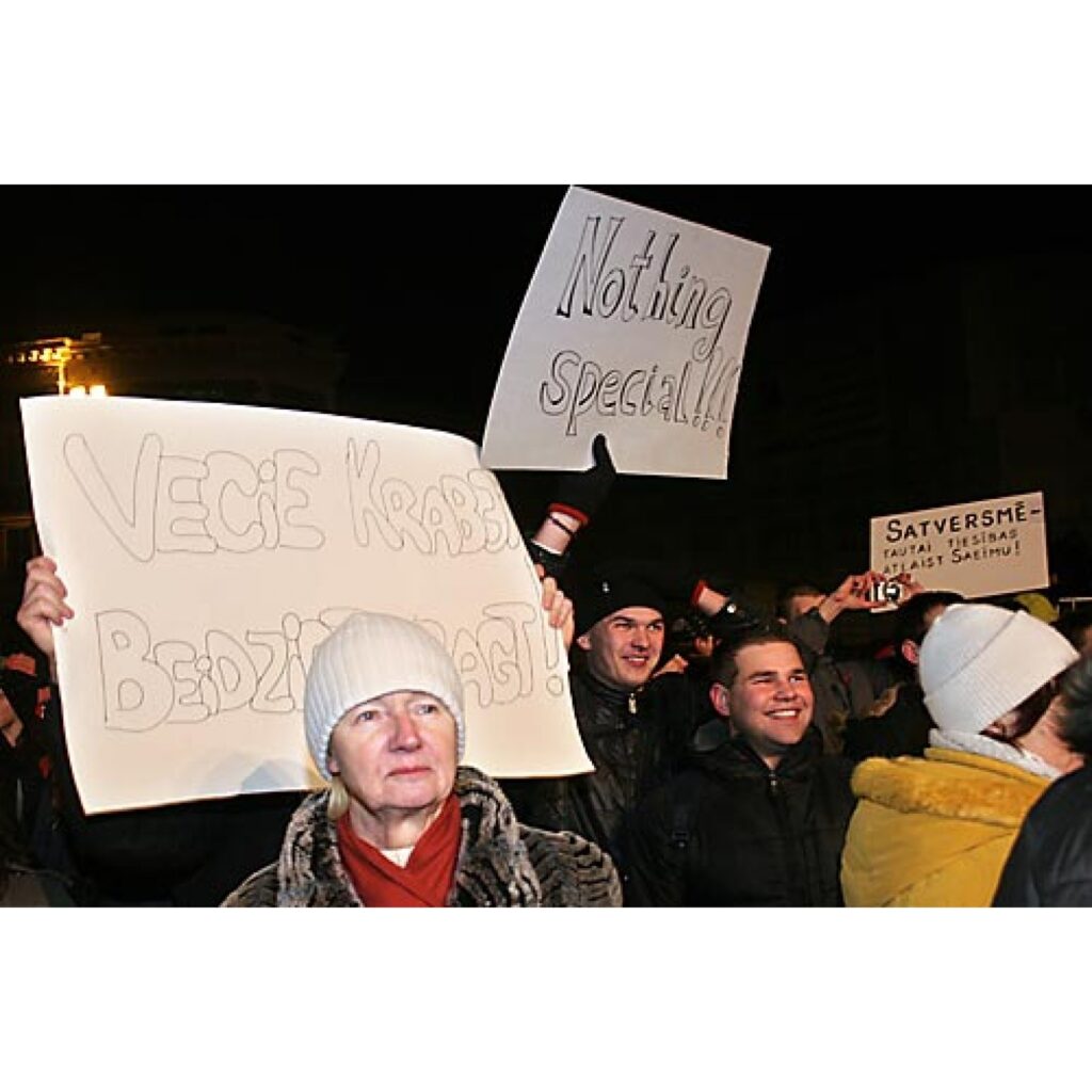 Jau rīt, 14. janvārī, informēsim par protesta akcijas dalībnieku redzēto un dzirdēto pasākuma laikā, kā arī pēc tā. Šobrīd piedāvājam mūsu Zemgales kolēģu sagatavoto fotoreportāžu.