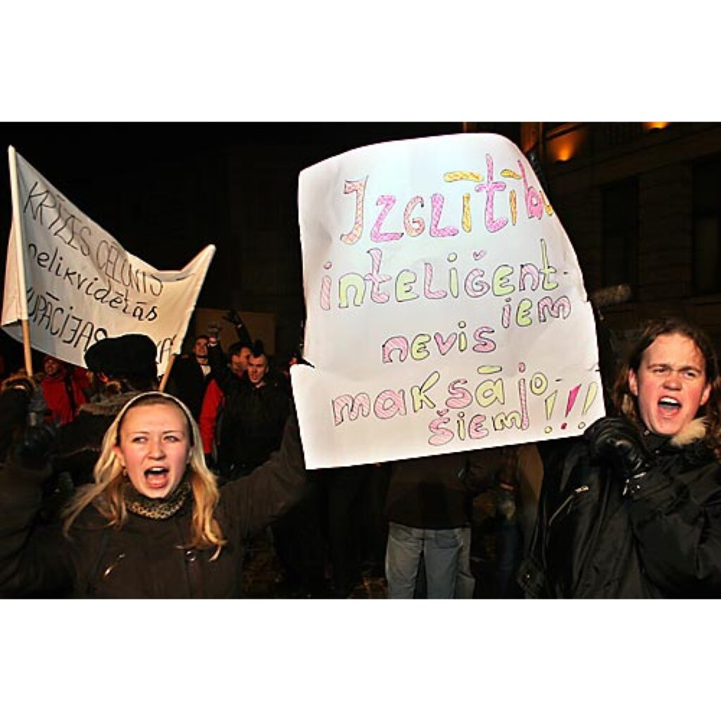 Jau rīt, 14. janvārī, informēsim par protesta akcijas dalībnieku redzēto un dzirdēto pasākuma laikā, kā arī pēc tā. Šobrīd piedāvājam mūsu Zemgales kolēģu sagatavoto fotoreportāžu.