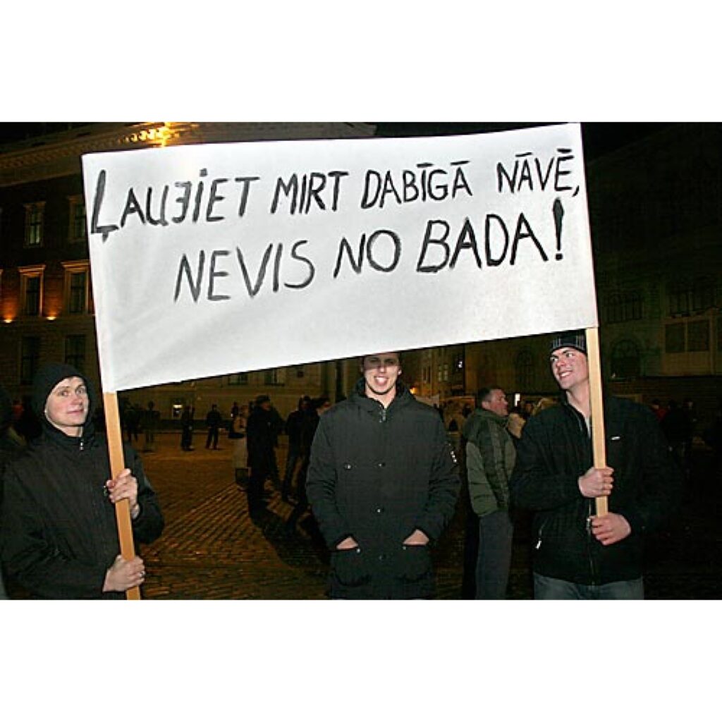Jau rīt, 14. janvārī, informēsim par protesta akcijas dalībnieku redzēto un dzirdēto pasākuma laikā, kā arī pēc tā. Šobrīd piedāvājam mūsu Zemgales kolēģu sagatavoto fotoreportāžu.