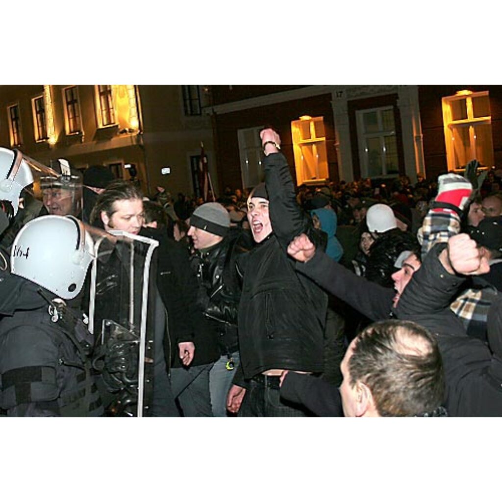 Jau rīt, 14. janvārī, informēsim par protesta akcijas dalībnieku redzēto un dzirdēto pasākuma laikā, kā arī pēc tā. Šobrīd piedāvājam mūsu Zemgales kolēģu sagatavoto fotoreportāžu.