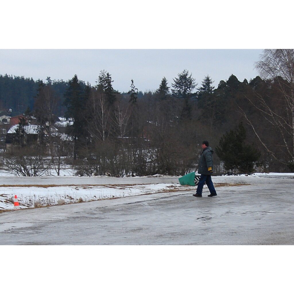 Amatieru maču 4. posms Smiltenē pulcēja nedaudz mazāk dalībnieku, kā iepriekšējos posmos. Taču šajā posmā piedalījās jauni dalībnieki no Jelgavas un Valmieras. Pavisam trasē devās divdesmit dalībnieku. Šoreiz autosportisti Edgars Tralla un...
Autors: Santa Sinka