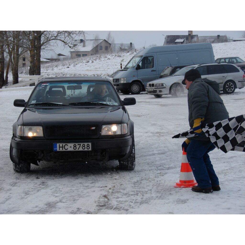 Šodien, 4. janvārī, sporta un atpūtas kompleksā „Teperis” notika vieglo auto vadīšanas sacensību „Amatieru kauss 2009” (Smiltene) 3. posms. Tajā pavisam piedalījās 34 dalībnieki. Jau rīt sniegsim informāciju par šī posma rezultātiem.
Rezult...
Autors: Santa Sinka
