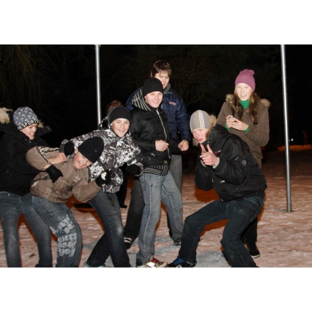 Jaunais gads ir sagaidīts ar cerībām uz labāku dzīvi. "Ziemeļlatvijas" aptaujātie valcēnieši uzskata, ka tā saucamā krīze ir valdības un žurnālistu uzpūsts burbulis. Saprārtīgie cilvēki to aicina neņemt galvā un dzīvot tieši tāpat kā līdz...
Autors: Aldis Dubļāns