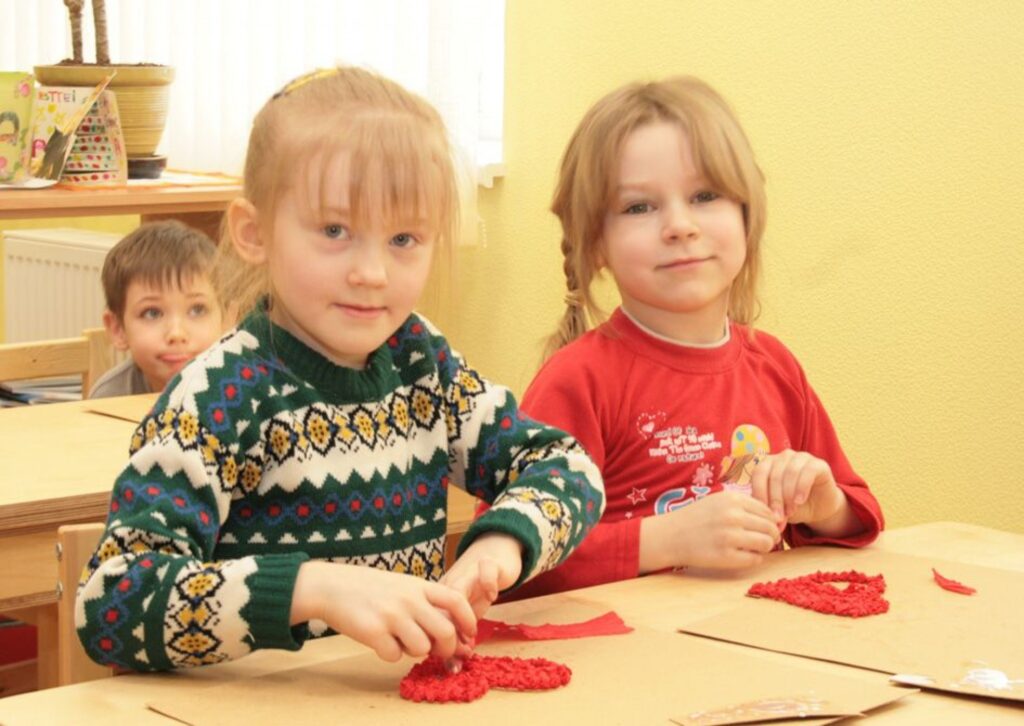 Santa un Ilva – uzcītīgas meitenes.
Autors: Aldis Dubļāns