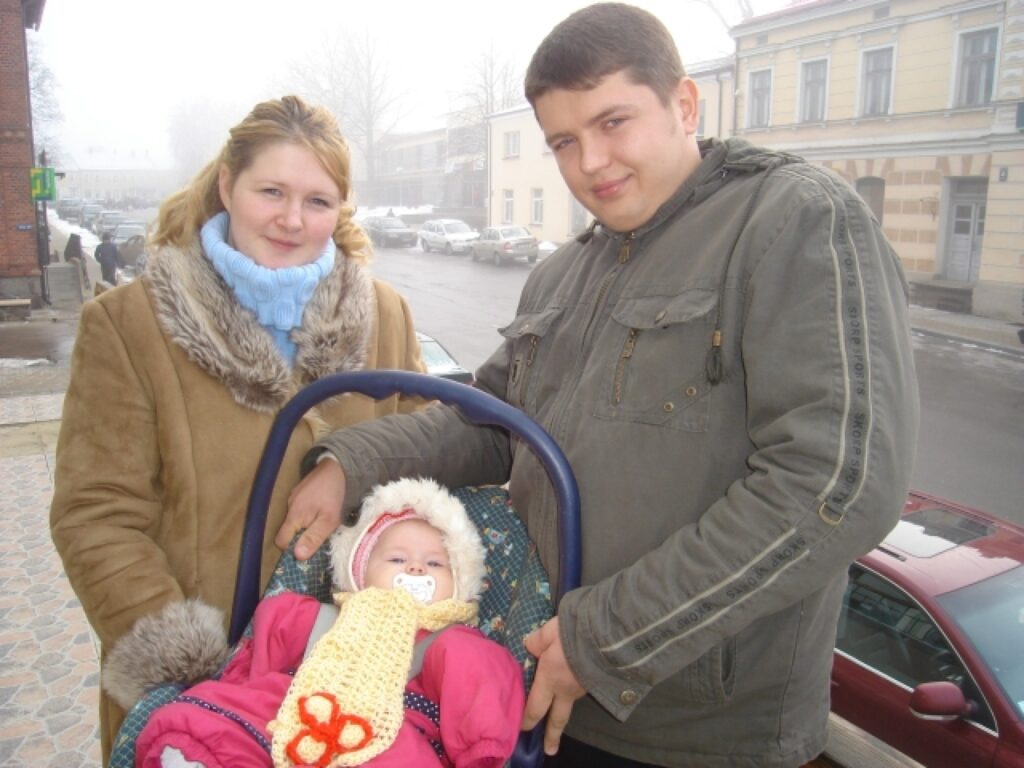 Pirmajā kopīgajā Valentīna dienā Valdis Brikmanis draudzenei Aijai uzdāvināja rozes mīlestības sarkanajā krāsā. Nu jau viņi ir precējušies un audzina meitiņu Aneti.
Autors: Sandra Pētersone