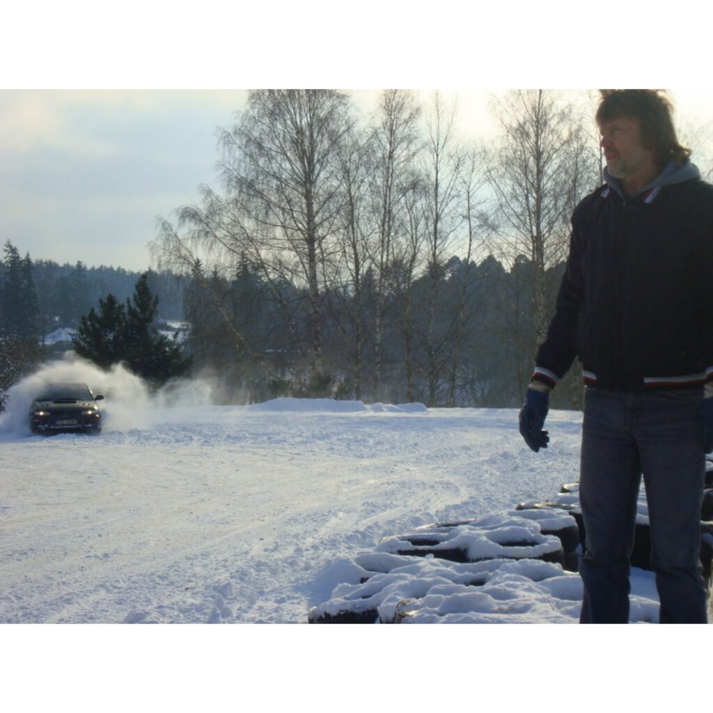 Svētdien Smiltenes supersprinta trasē norisinājās „Amatieru kauss 2009”. Kad sezona tuvojas beigām, amatieriem katrs sacensībās iegūtais vai konkurentam zaudētais punkts ir svarīgs.
Visas dienas garumā uz meistarību, pieredzi un veiksmi...
Autors: Santa Sinka