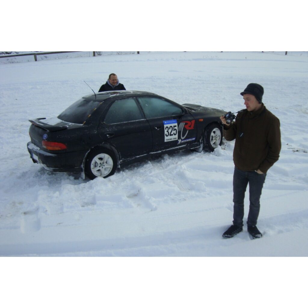 Svētdien Smiltenes supersprinta trasē norisinājās „Amatieru kauss 2009”. Kad sezona tuvojas beigām, amatieriem katrs sacensībās iegūtais vai konkurentam zaudētais punkts ir svarīgs.
Visas dienas garumā uz meistarību, pieredzi un veiksmi...
Autors: Santa Sinka