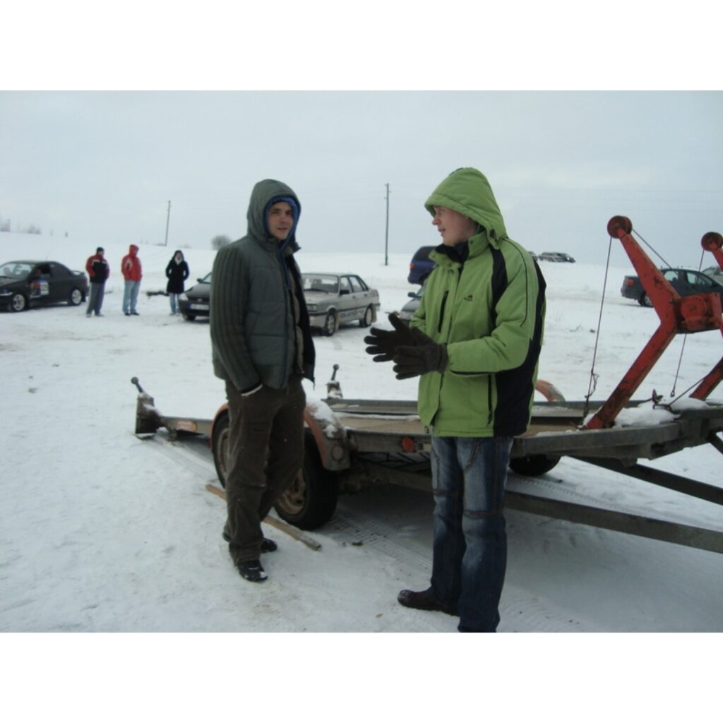 Svētdien Smiltenes supersprinta trasē norisinājās „Amatieru kauss 2009”. Kad sezona tuvojas beigām, amatieriem katrs sacensībās iegūtais vai konkurentam zaudētais punkts ir svarīgs.
Visas dienas garumā uz meistarību, pieredzi un veiksmi...
Autors: Santa Sinka