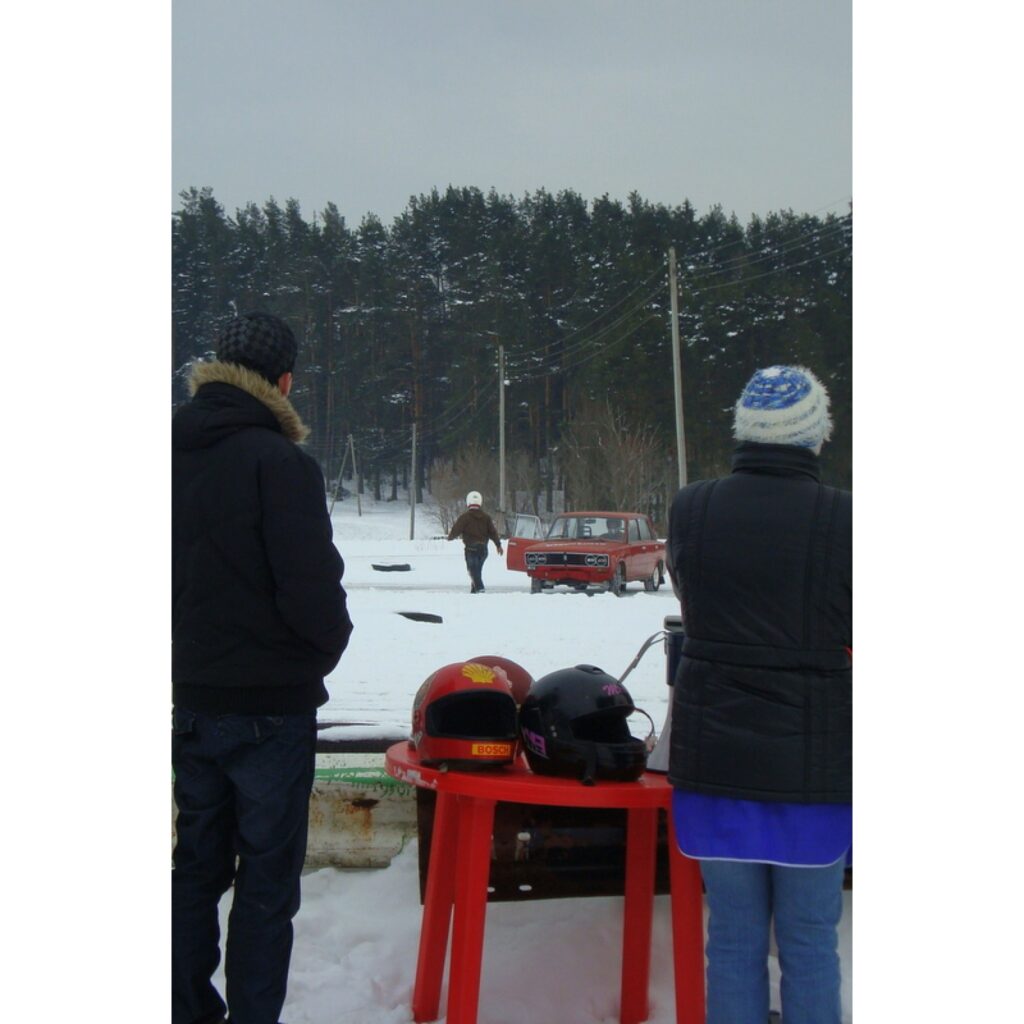Svētdien Smiltenes supersprinta trasē norisinājās „Amatieru kauss 2009”. Kad sezona tuvojas beigām, amatieriem katrs sacensībās iegūtais vai konkurentam zaudētais punkts ir svarīgs.
Visas dienas garumā uz meistarību, pieredzi un veiksmi...
Autors: Santa Sinka