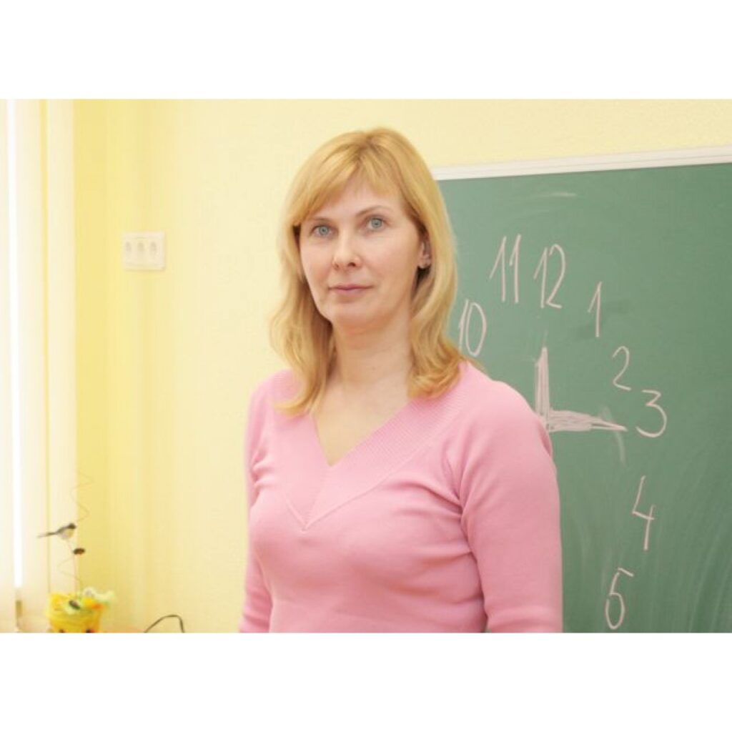 Ieejot Vijciema bērnudārza jaunuzceltajā piebūvē, tā pārsteidz ar savu gaišumu un sakārtotību. Rotaļlietu klāsts mazajiem ir gana bagāts, taču īpašu uzmanību piesaista koka rotaļlietu komplekts, kura dāvinātājs vēlējās palikt anonīms.
Autors: Aldis Dubļāns