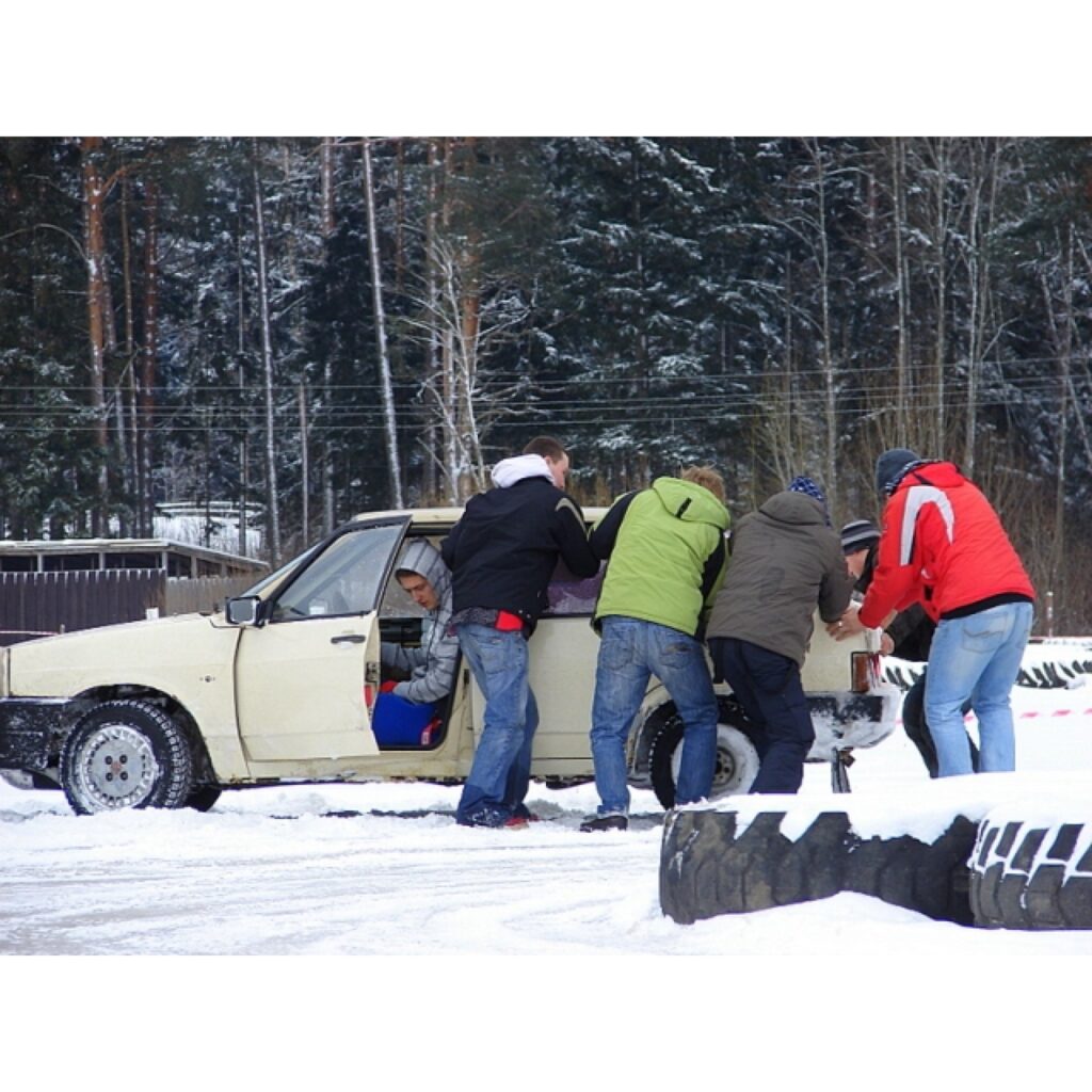 Smiltenes supersprinta trasē norisinājās nu jau sezonas devītais pasākums, kurā pa trijām automašīnu klasēm kopā piedalījās 36 dalībnieki. Atbraukuši no tuvākām un tālākām vietām , lai izbaudītu ziemas priekus trasē. Te daudziem...
Autors: Santa Sinka