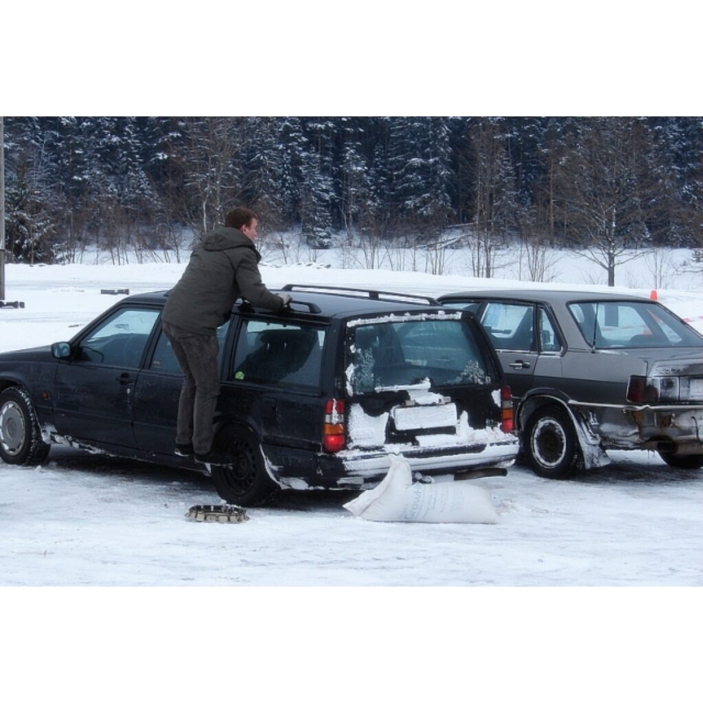 Smiltenes supersprinta trasē norisinājās nu jau sezonas devītais pasākums, kurā pa trijām automašīnu klasēm kopā piedalījās 36 dalībnieki. Atbraukuši no tuvākām un tālākām vietām , lai izbaudītu ziemas priekus trasē. Te daudziem...
Autors: Santa Sinka