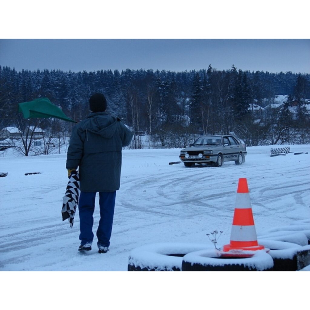 Smiltenes supersprinta trasē norisinājās nu jau sezonas devītais pasākums, kurā pa trijām automašīnu klasēm kopā piedalījās 36 dalībnieki. Atbraukuši no tuvākām un tālākām vietām , lai izbaudītu ziemas priekus trasē. Te daudziem...
Autors: Santa Sinka