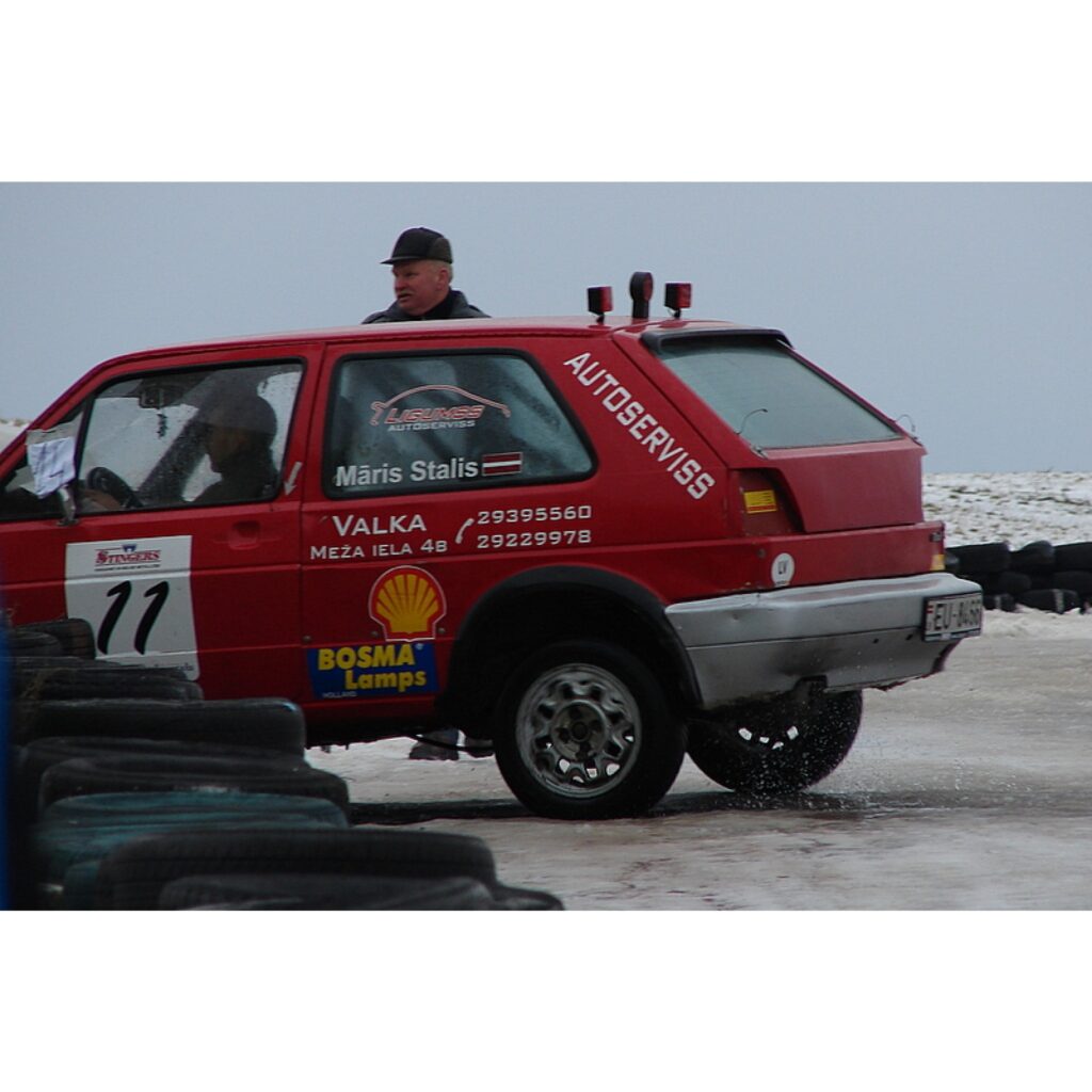 Šodien dienas lielākajā daļā Smiltenes supersprinta trasē pulcējās daudzi autosporta cienītāji, jo tur norisinājās „Amatieru kauss 2009” 8. posms. Trijās automašīnu klasēs piedalījās 36 dalībnieki. Supersprinta trasi iecienījuši gan Valkas...
Autors: Santa Sinka