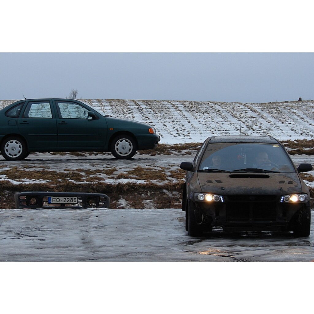 Šodien dienas lielākajā daļā Smiltenes supersprinta trasē pulcējās daudzi autosporta cienītāji, jo tur norisinājās „Amatieru kauss 2009” 8. posms. Trijās automašīnu klasēs piedalījās 36 dalībnieki. Supersprinta trasi iecienījuši gan Valkas...
Autors: Santa Sinka