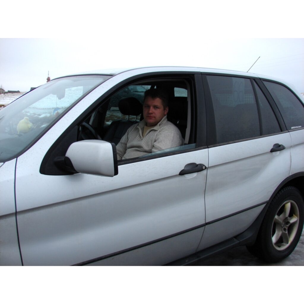 Šodien dienas lielākajā daļā Smiltenes supersprinta trasē pulcējās daudzi autosporta cienītāji, jo tur norisinājās „Amatieru kauss 2009” 8. posms. Trijās automašīnu klasēs piedalījās 36 dalībnieki. Supersprinta trasi iecienījuši gan Valkas...
Autors: Santa Sinka