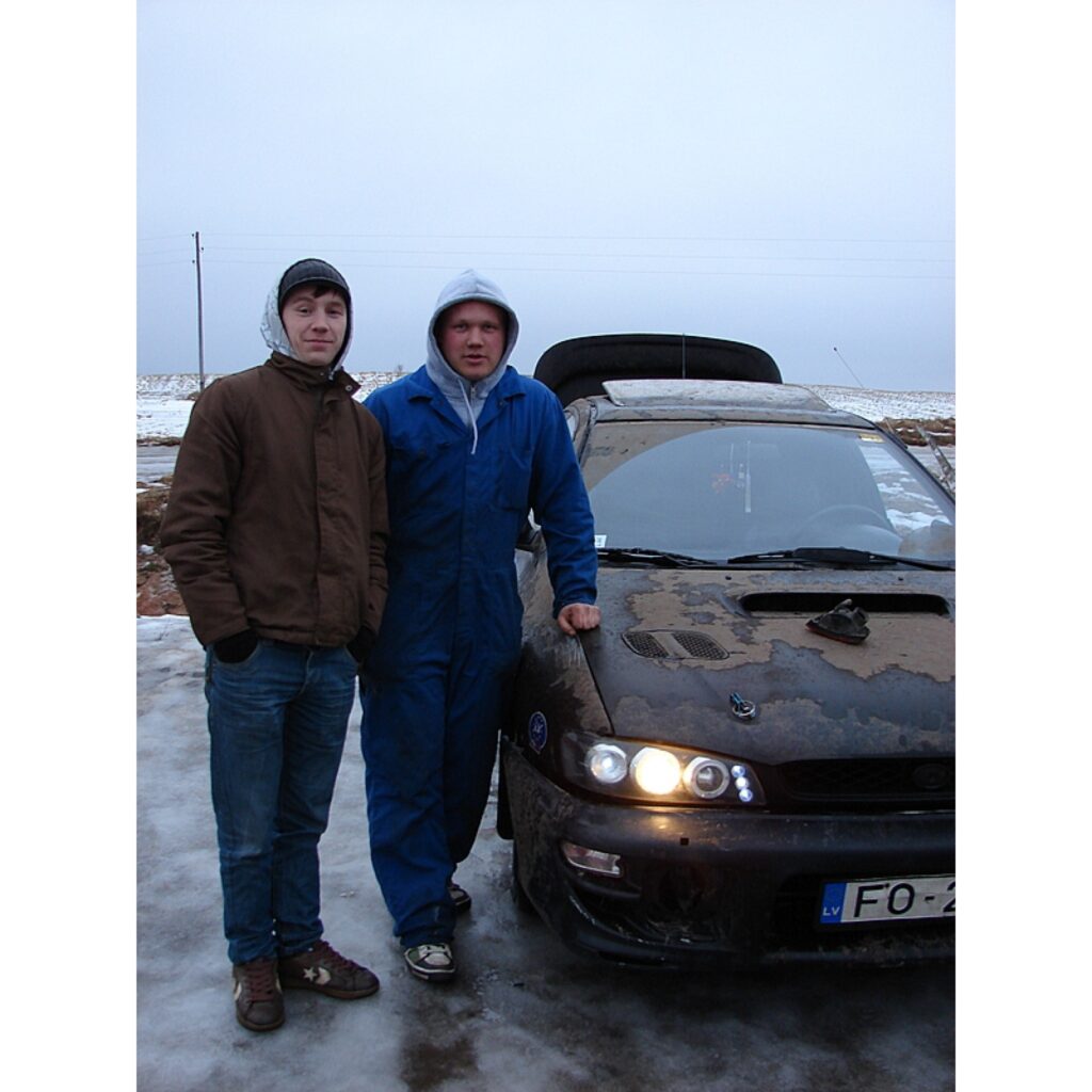 Šodien dienas lielākajā daļā Smiltenes supersprinta trasē pulcējās daudzi autosporta cienītāji, jo tur norisinājās „Amatieru kauss 2009” 8. posms. Trijās automašīnu klasēs piedalījās 36 dalībnieki. Supersprinta trasi iecienījuši gan Valkas...
Autors: Santa Sinka