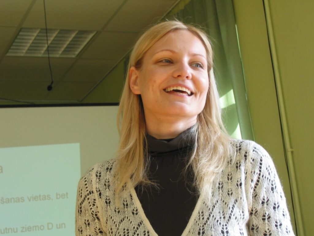Latvijas Ornitoloģijas biedrības sabiedrisko attiecību speciāliste Ilze Ķuze ir priecīga, ka jaunieši aizvien biežāk aizdomājas par putnu aizsardzību.
Autors: Aldis Dubļāns