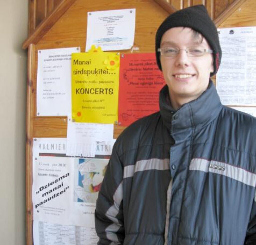 Strencēnietis Artūrs Āboliņš konkursā piedalīsies trešo reizi. “No dziedāšanas gūstu prieku. Tas ir tas, ko man patīk darīt,” saka jaunietis
Autors: Sandra Pētersone