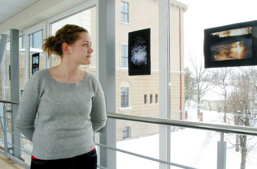 Valkas ģimnāzijas 11. klases audzēkne Līva Kalniņa savos darbos izmanto akadēmiskas kompozīcijas.
Autors: Aldis Dubļāns