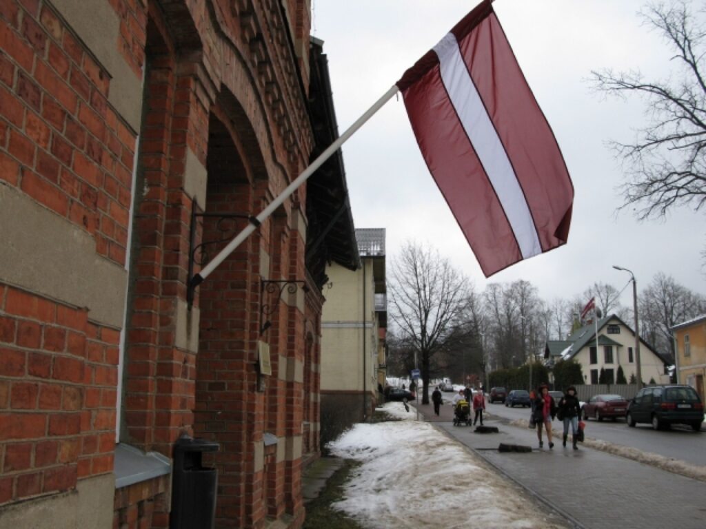  Aizvadītajā nedēļā pie pašvaldības ēkas Dārza ielā 3 izlikto Latvijas valsts karogu kāds nozaga, turklāt divas reizes. Iepriekš pie šā nama izliktais karogs ticis divas reizes sabojāts.
Autors: Sandra Pētersone