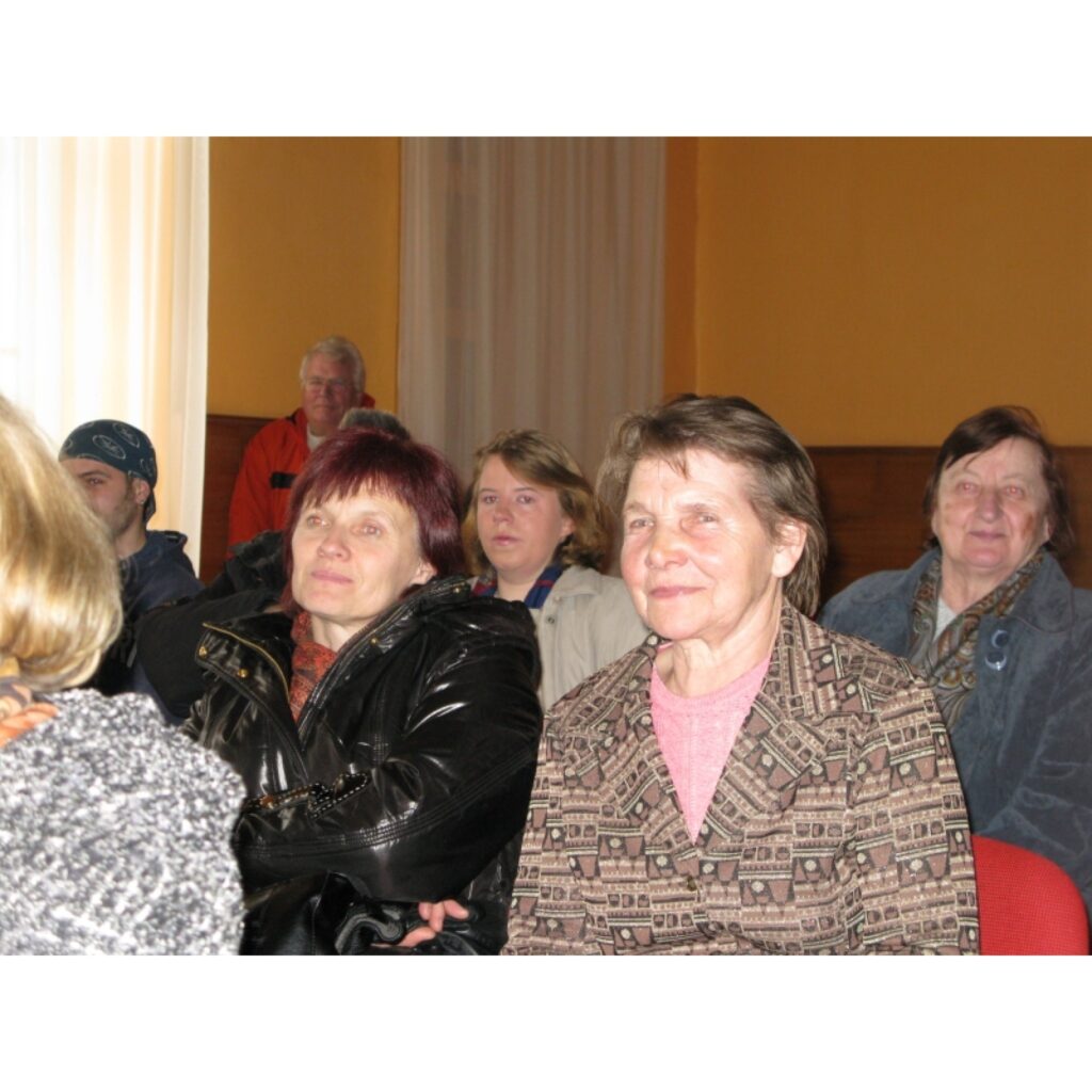 Šodien Blomes teātra mīļu apvienība "Nenolaid rumpi" sava pagasta iedzīvotājiem piedāvāja noskatīties humoristisku uzvedumu "Hugo Diegs brauc uz Bambāļiem".
Autors: Sarmīte Ozola