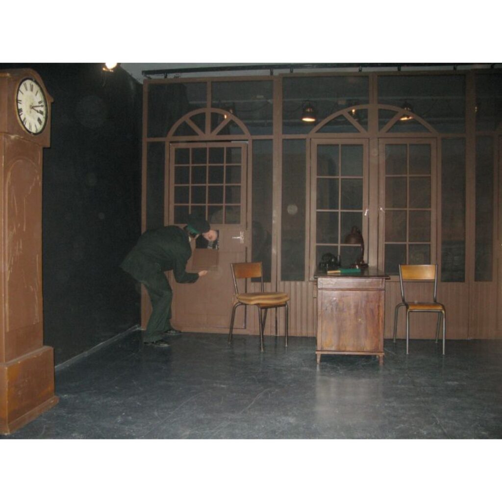 Pirms „Gada izrādes 2008" Dailes teātrī Smiltenes KSC 3. stāva teātra zālē 19. martā notika Smiltenes Tautas teātra izrāde - M.Sebastjans "Nezināmā zvaigzne".
Lomās:
Marika Svīķe, Aigars Veldre, Gita Skadiņa, Lolita Plūme,
Nadīna...
Autors: Sarmīte Ozola