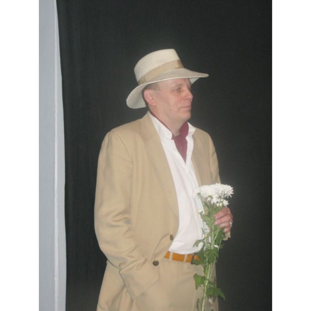 Pirms „Gada izrādes 2008" Dailes teātrī Smiltenes KSC 3. stāva teātra zālē 19. martā notika Smiltenes Tautas teātra izrāde - M.Sebastjans "Nezināmā zvaigzne".
Lomās:
Marika Svīķe, Aigars Veldre, Gita Skadiņa, Lolita Plūme,
Nadīna...
Autors: Sarmīte Ozola
