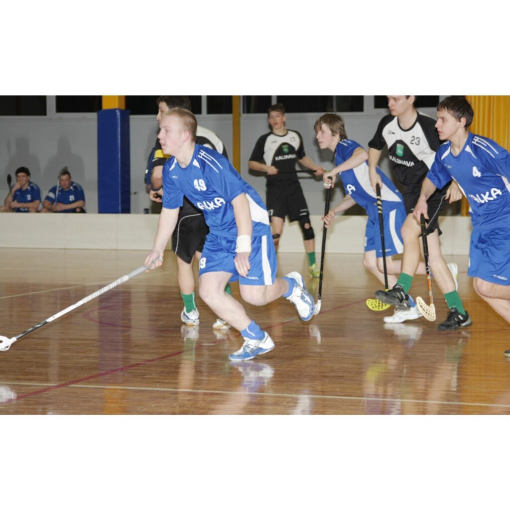 Piektdien Valkas ģimnāzijas sporta hallē nedaudz vairāk kā stundu pirms pusnakts noslēdzās Vidzemes otrās līgas čempionāts florbolā. Pēdējā spēle praktiski neko nemainīja turnīra tabulā. Valcēnieši itin pārliecinoši uzvarēja FK “Kalsnava”,...
Autors: Aldis Dubļāns