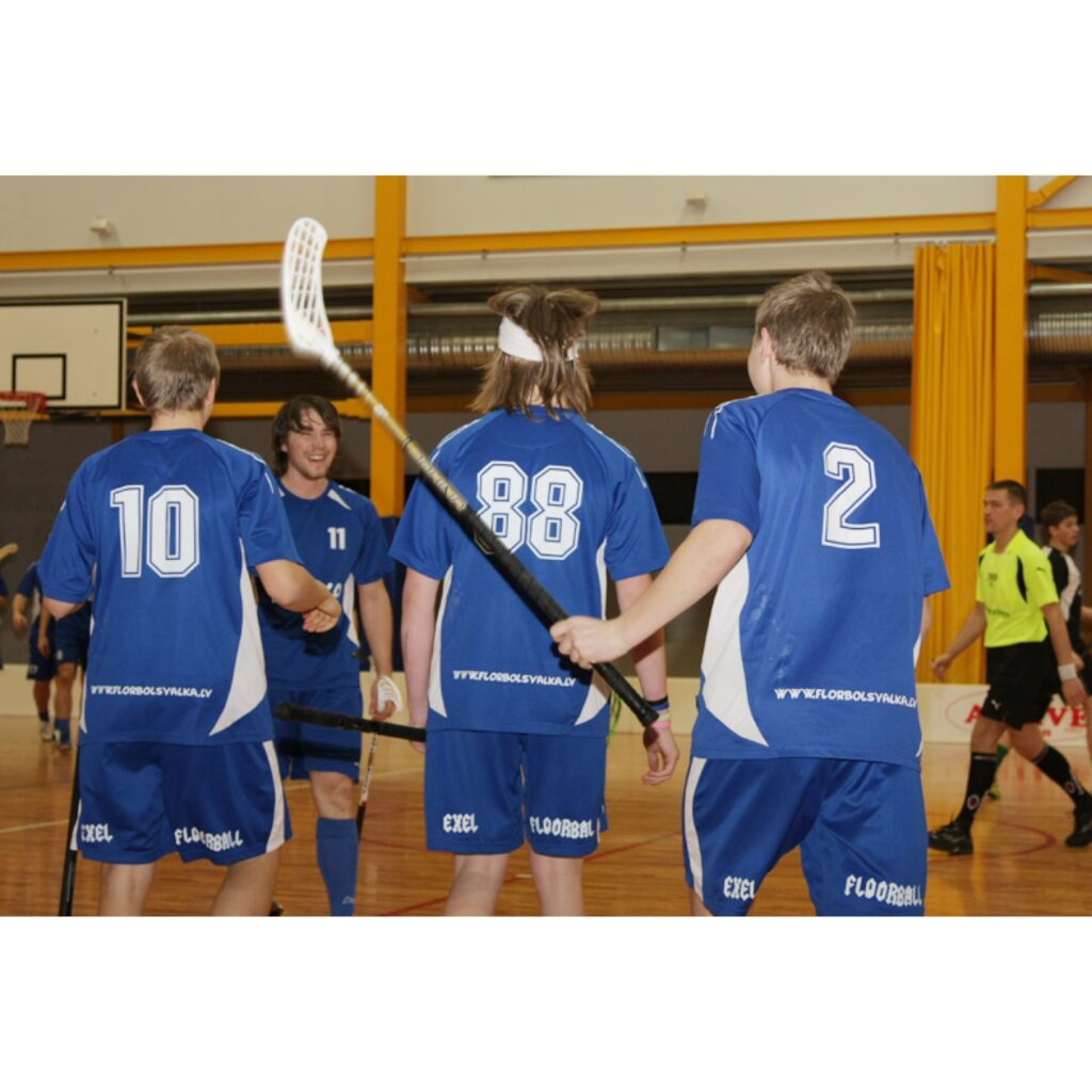 Piektdien Valkas ģimnāzijas sporta hallē nedaudz vairāk kā stundu pirms pusnakts noslēdzās Vidzemes otrās līgas čempionāts florbolā. Pēdējā spēle praktiski neko nemainīja turnīra tabulā. Valcēnieši itin pārliecinoši uzvarēja FK “Kalsnava”,...
Autors: Aldis Dubļāns