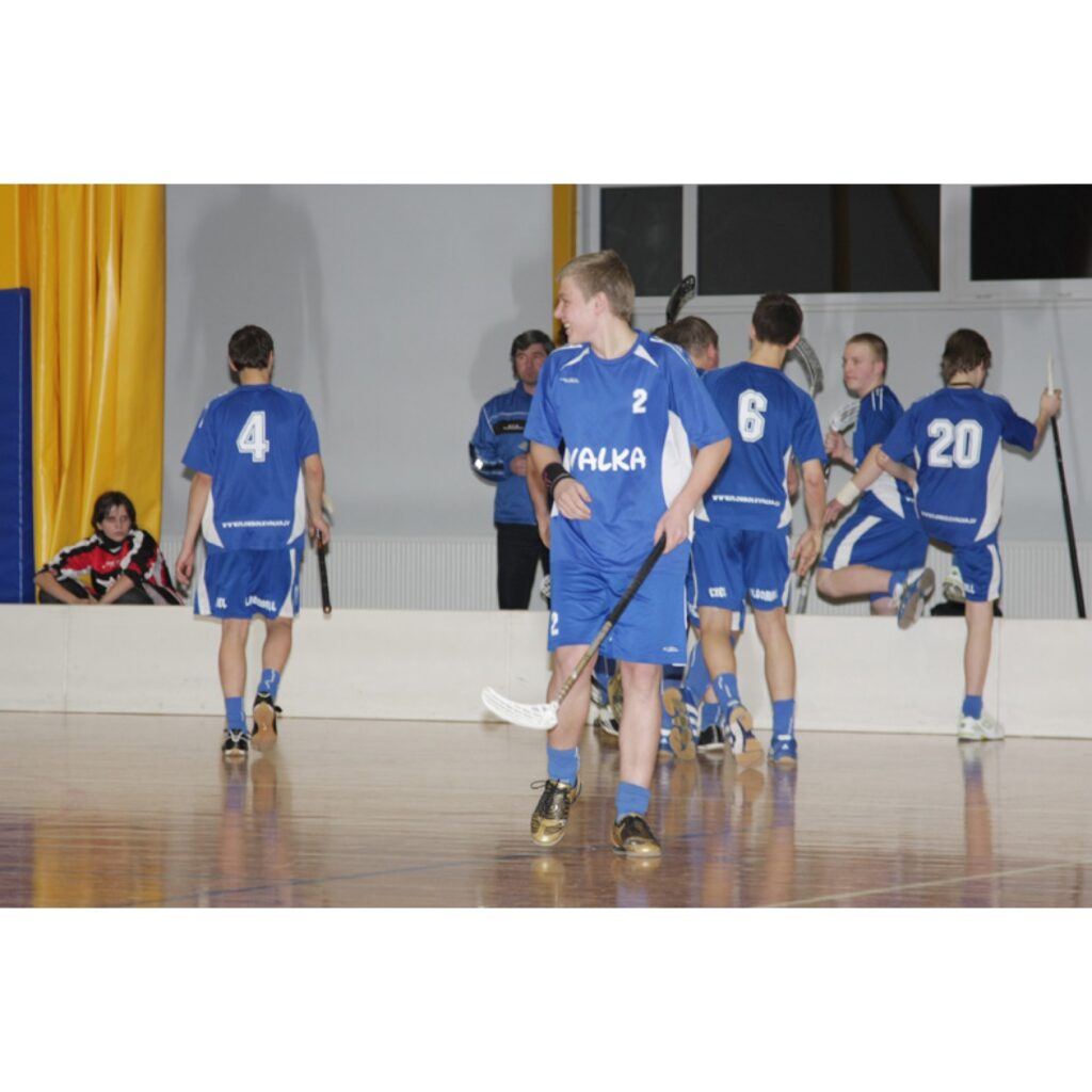 Piektdien Valkas ģimnāzijas sporta hallē nedaudz vairāk kā stundu pirms pusnakts noslēdzās Vidzemes otrās līgas čempionāts florbolā. Pēdējā spēle praktiski neko nemainīja turnīra tabulā. Valcēnieši itin pārliecinoši uzvarēja FK “Kalsnava”,...
Autors: Aldis Dubļāns