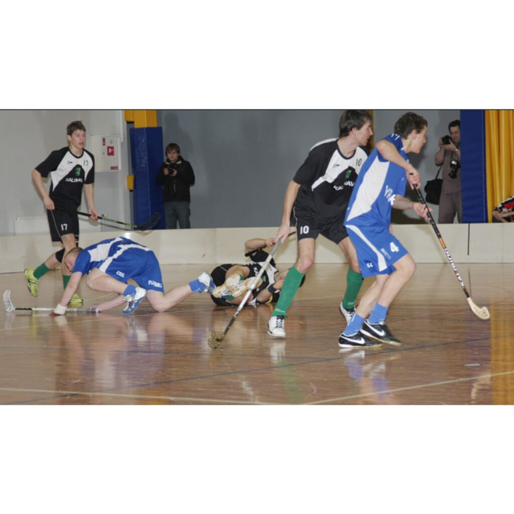Piektdien Valkas ģimnāzijas sporta hallē nedaudz vairāk kā stundu pirms pusnakts noslēdzās Vidzemes otrās līgas čempionāts florbolā. Pēdējā spēle praktiski neko nemainīja turnīra tabulā. Valcēnieši itin pārliecinoši uzvarēja FK “Kalsnava”,...
Autors: Aldis Dubļāns