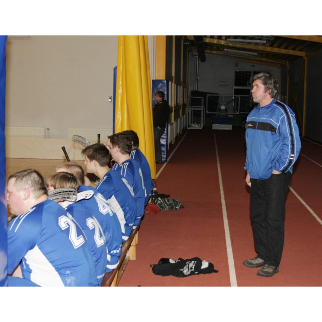 Piektdien Valkas ģimnāzijas sporta hallē nedaudz vairāk kā stundu pirms pusnakts noslēdzās Vidzemes otrās līgas čempionāts florbolā. Pēdējā spēle praktiski neko nemainīja turnīra tabulā. Valcēnieši itin pārliecinoši uzvarēja FK “Kalsnava”,...
Autors: Aldis Dubļāns