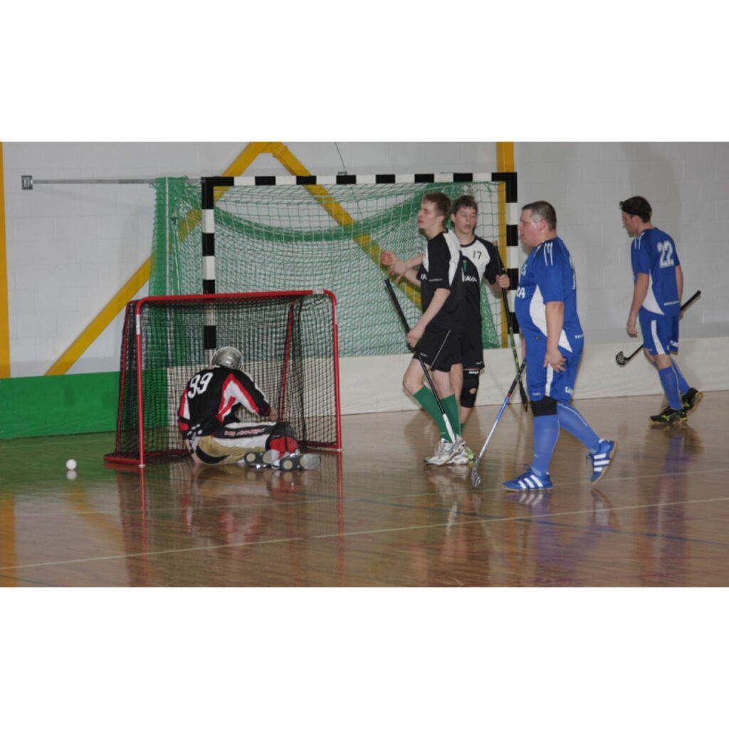 Piektdien Valkas ģimnāzijas sporta hallē nedaudz vairāk kā stundu pirms pusnakts noslēdzās Vidzemes otrās līgas čempionāts florbolā. Pēdējā spēle praktiski neko nemainīja turnīra tabulā. Valcēnieši itin pārliecinoši uzvarēja FK “Kalsnava”,...
Autors: Aldis Dubļāns