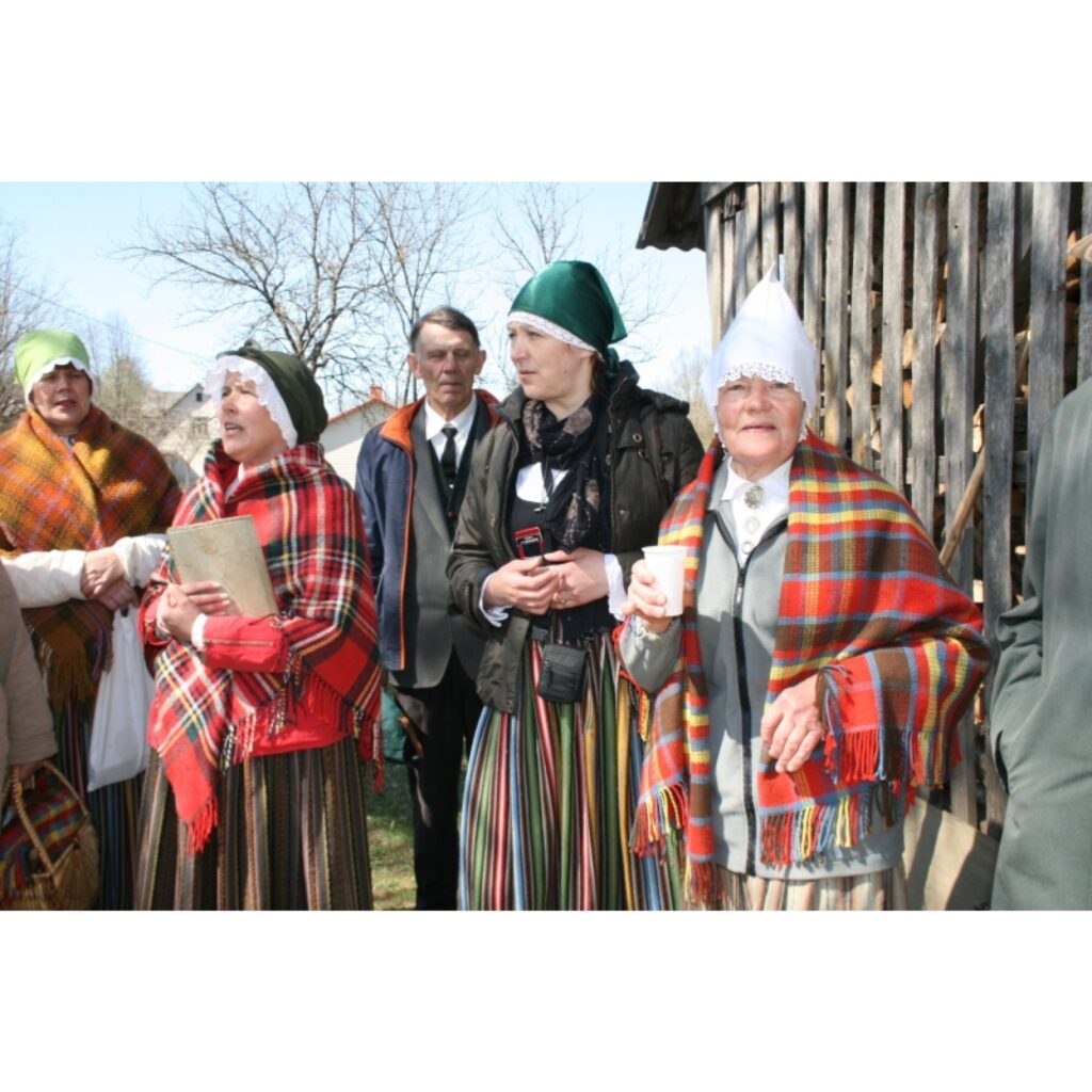 Kārķos notika tradicionālā Meža diena. Šopavasar jau sesto gadu esošie un bijušie kārķēnieši ņēma rokās darbarīkus, lai atkal uzpostu savu dzimto vietu.
“Ziemeļlatvija” Kārķos ieradās, kad jau lielie darbi gandrīz bija pabeigti, vienīgi...
Autors: Inga Karpova