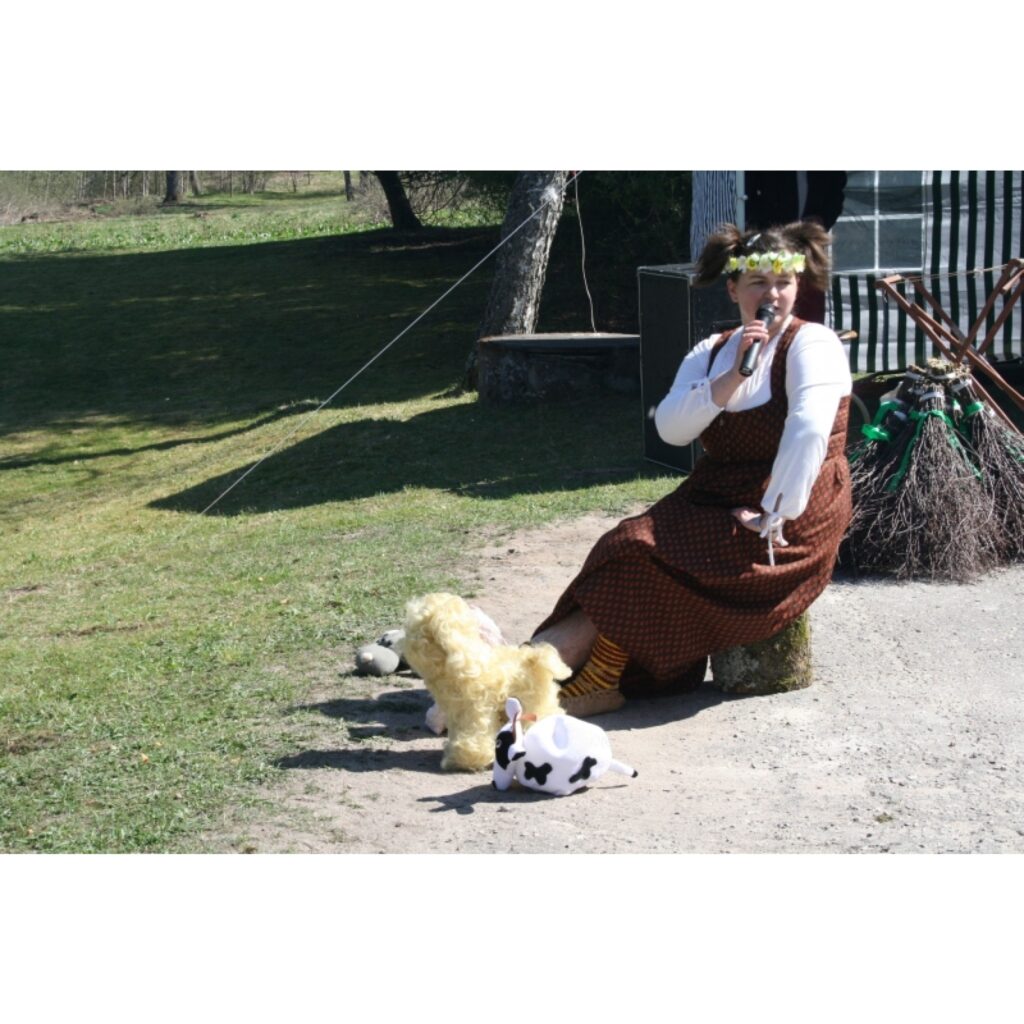 Kārķos notika tradicionālā Meža diena. Šopavasar jau sesto gadu esošie un bijušie kārķēnieši ņēma rokās darbarīkus, lai atkal uzpostu savu dzimto vietu.
“Ziemeļlatvija” Kārķos ieradās, kad jau lielie darbi gandrīz bija pabeigti, vienīgi...
Autors: Inga Karpova