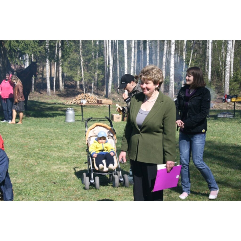 Kārķos notika tradicionālā Meža diena. Šopavasar jau sesto gadu esošie un bijušie kārķēnieši ņēma rokās darbarīkus, lai atkal uzpostu savu dzimto vietu.
“Ziemeļlatvija” Kārķos ieradās, kad jau lielie darbi gandrīz bija pabeigti, vienīgi...
Autors: Inga Karpova