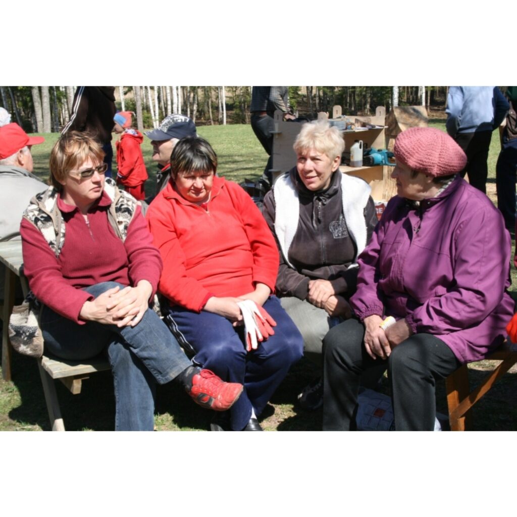 Kārķos notika tradicionālā Meža diena. Šopavasar jau sesto gadu esošie un bijušie kārķēnieši ņēma rokās darbarīkus, lai atkal uzpostu savu dzimto vietu.
“Ziemeļlatvija” Kārķos ieradās, kad jau lielie darbi gandrīz bija pabeigti, vienīgi...
Autors: Inga Karpova