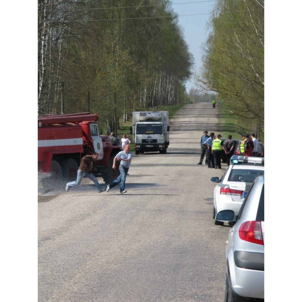 Šodien uz autoceļa Smiltene - Liepa - Cēsis netālu no Smiltenes notika ceļu satiksmes negadījums. Automašīna avārijas vietā aizdegās, un liesmas bija pārņēmušas arī pērno zāli. Kā novēroja ziemellatvija.lv, negadījumā bija cietis arī...
Autors: Santa Sinka