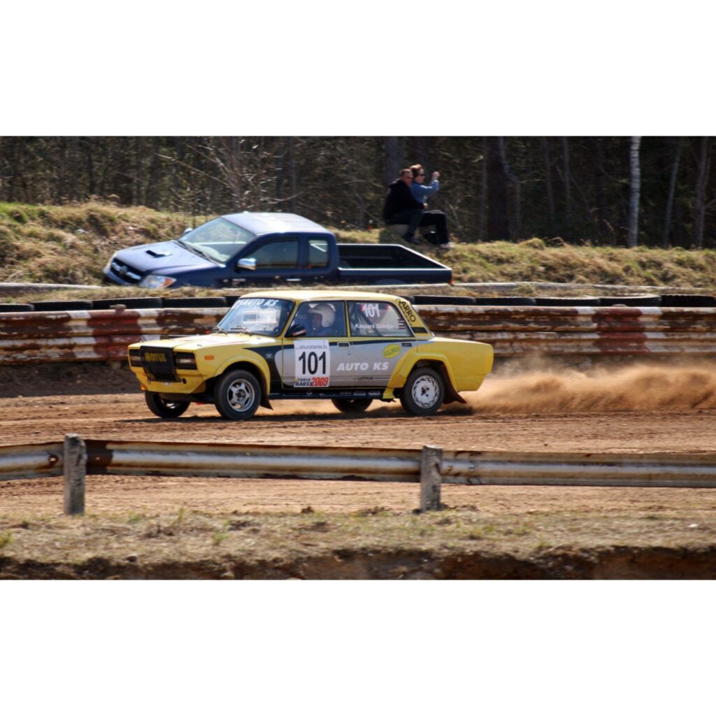 Piedāvājam fotomirkļus no Latvijas čempionāta autokrosā 1. posma, kas norisinājās "Tepera" trasē svētdien, 26. aprīlī. Fotogrāfijas portālam ziemellatvija.lv iesūtījis Andris Vērzemnieks.