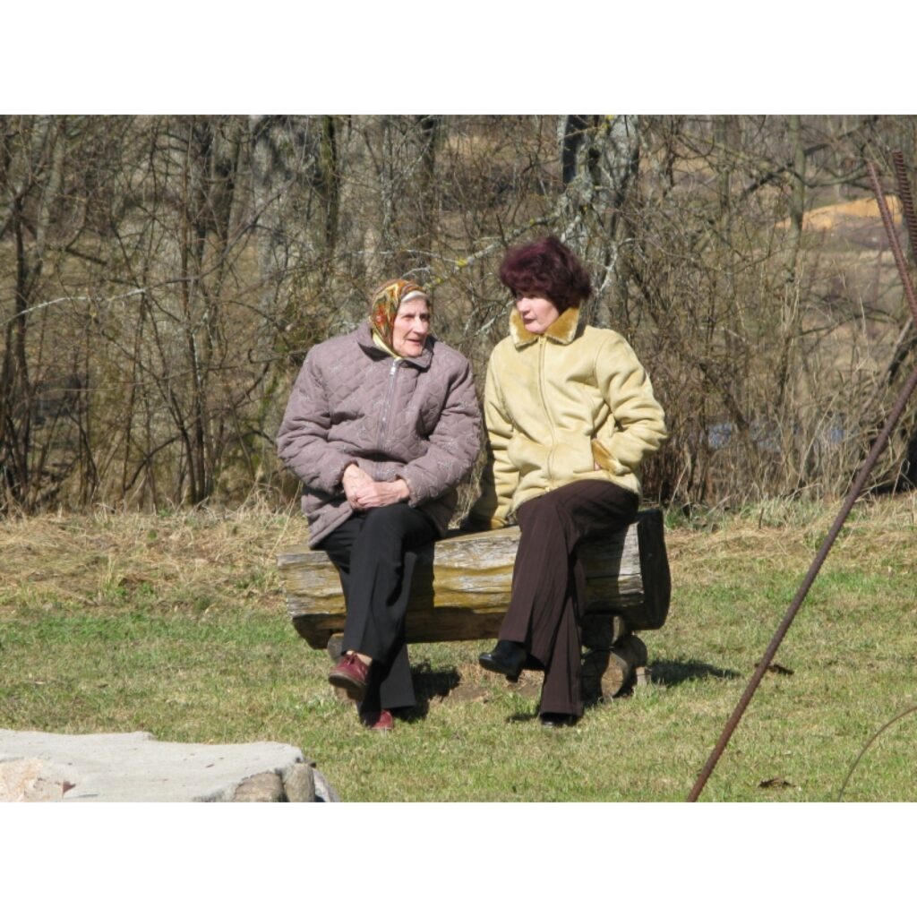 Šodien daudzi smiltenieši un pilsētas viesi izbaudīt Lieldienu noskaņojumu devās uz lauku mājām Kalbakas. Tur māju saimnieki bija parūpējušies, lai netrūktu šūpoļu un citu atrakciju, kas ļāva izklaidēties gan bērniem, gan pieaugušajiem....
Autors: Sarmīte Ozola