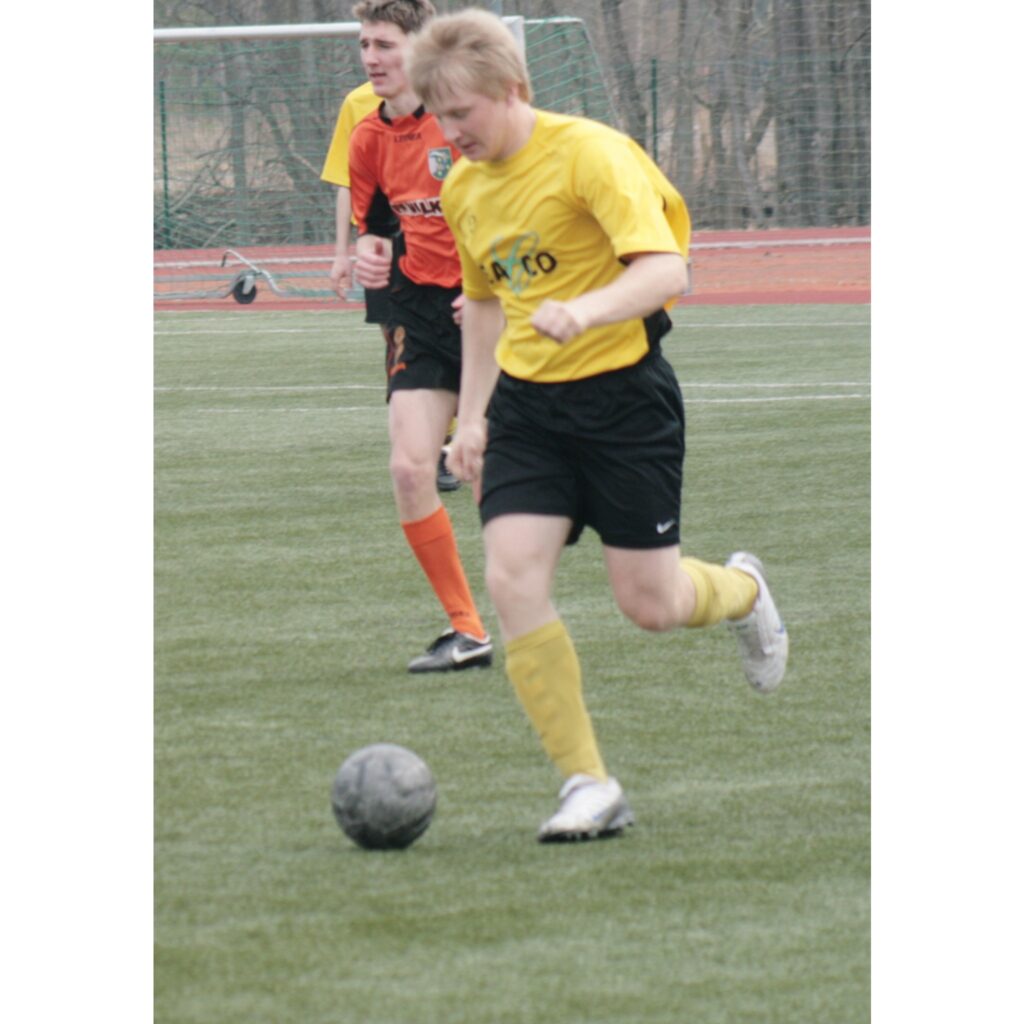 Sestdien Valkas stadionā notika FK “Valka” pavasara kausa izcīņa, kurā piedalījās četras komandas. Par balvu sacentās mājinieki, FK “Priekuļi”, FK “Valmiera” un Smiltenes BJSS “Smiltene/Abuls” komanda. Viena no centrālajām spēlēm bija...
Autors: Aldis Dubļāns