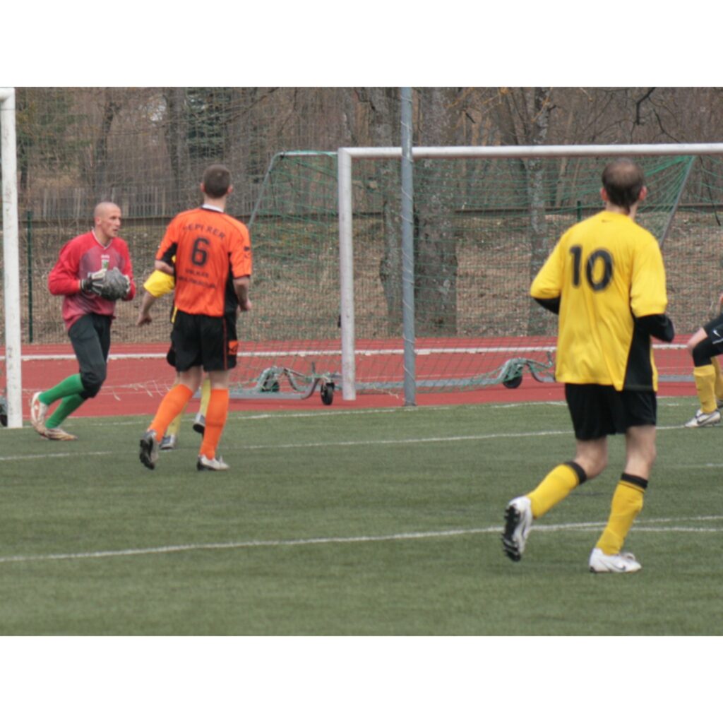 Sestdien Valkas stadionā notika FK “Valka” pavasara kausa izcīņa, kurā piedalījās četras komandas. Par balvu sacentās mājinieki, FK “Priekuļi”, FK “Valmiera” un Smiltenes BJSS “Smiltene/Abuls” komanda. Viena no centrālajām spēlēm bija...
Autors: Aldis Dubļāns
