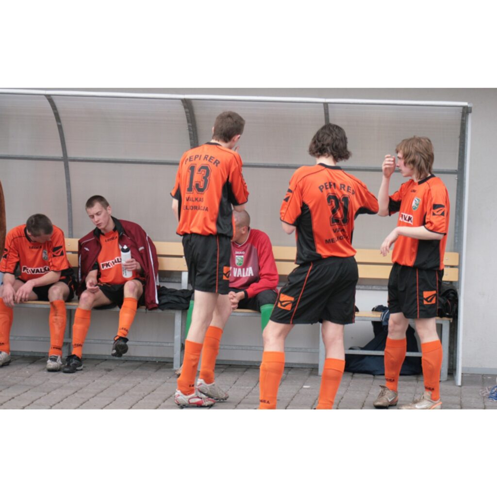 Sestdien Valkas stadionā notika FK “Valka” pavasara kausa izcīņa, kurā piedalījās četras komandas. Par balvu sacentās mājinieki, FK “Priekuļi”, FK “Valmiera” un Smiltenes BJSS “Smiltene/Abuls” komanda. Viena no centrālajām spēlēm bija...
Autors: Aldis Dubļāns